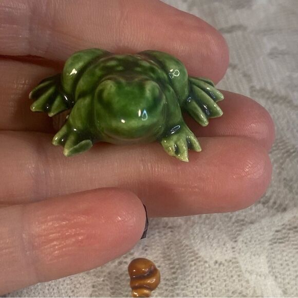 Vintage Frog Lapel Pins Set of 4 Charming Whimsical Jewelry - Picture 3 of 6